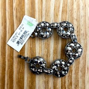 NWT simple Vera Statement Bracelet.